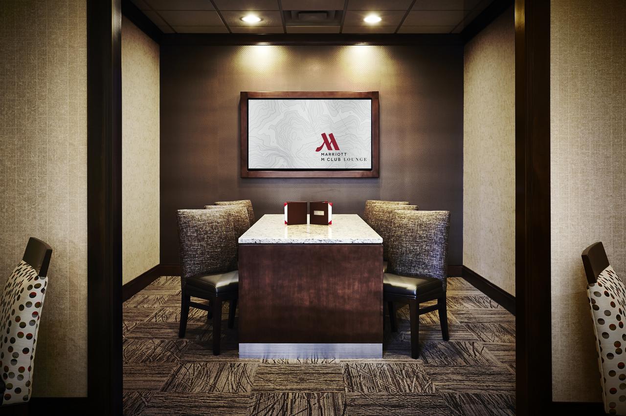 Columbus Airport Marriott - thumb 10