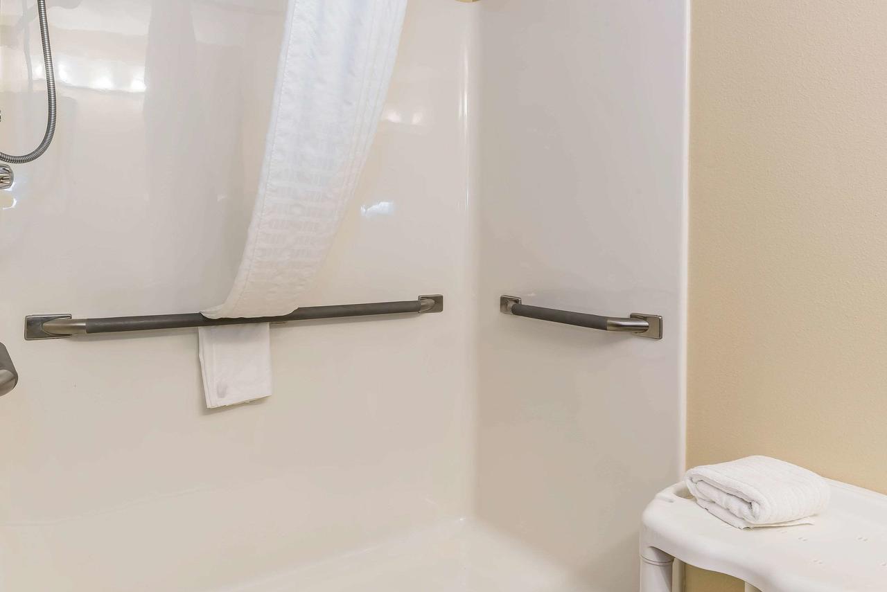 Comfort Suites Springfield - thumb 20