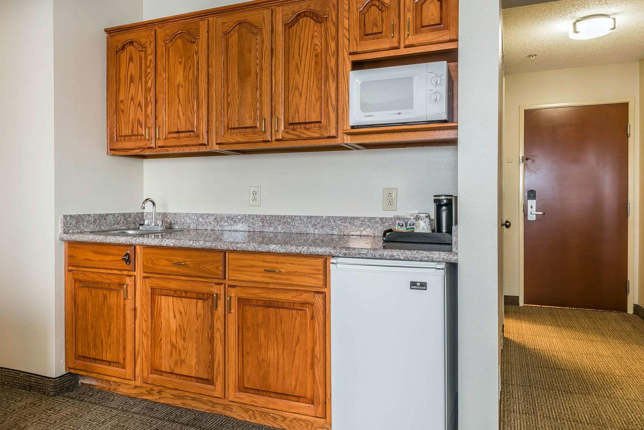 Comfort Suites Springfield - thumb 38