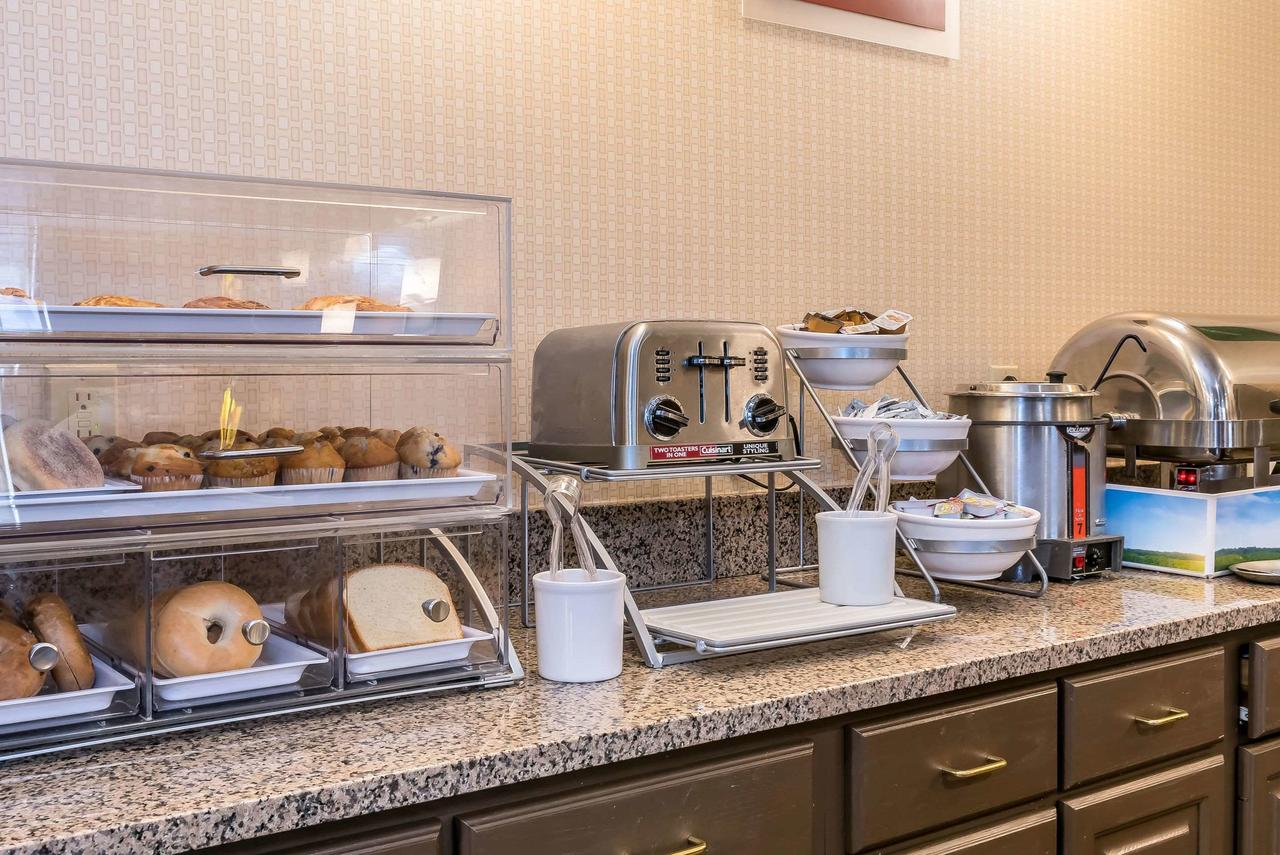 Comfort Suites Springfield - thumb 37