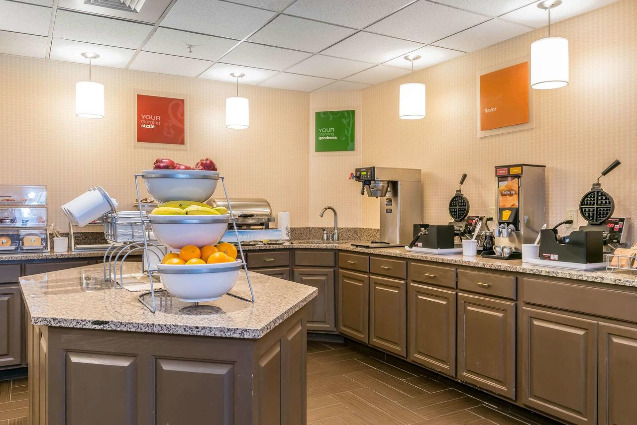 Comfort Suites Springfield - thumb 23