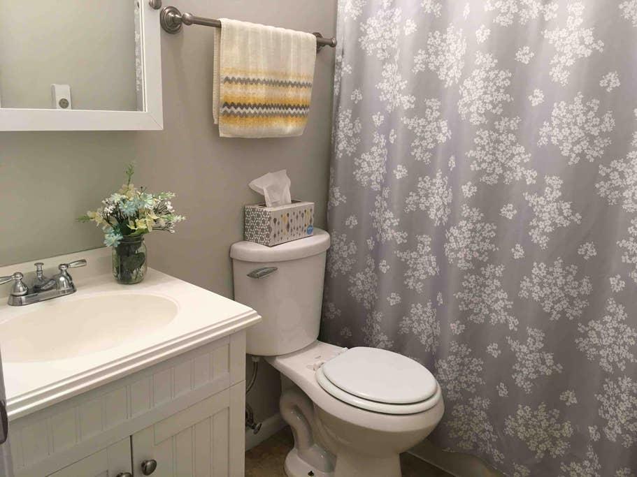 Charming Duplex Nestled Near Historic Lebanon - thumb 10