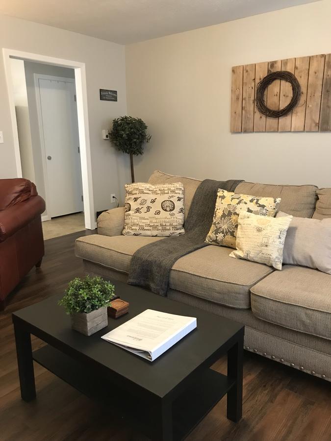 Charming Duplex Nestled Near Historic Lebanon - thumb 3