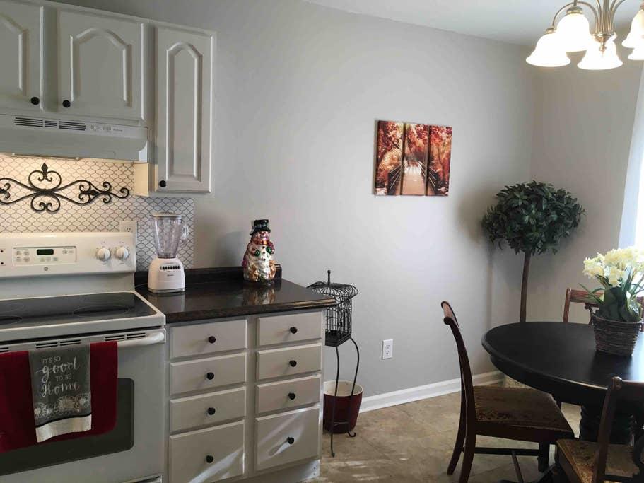 Charming Duplex Nestled Near Historic Lebanon - thumb 1