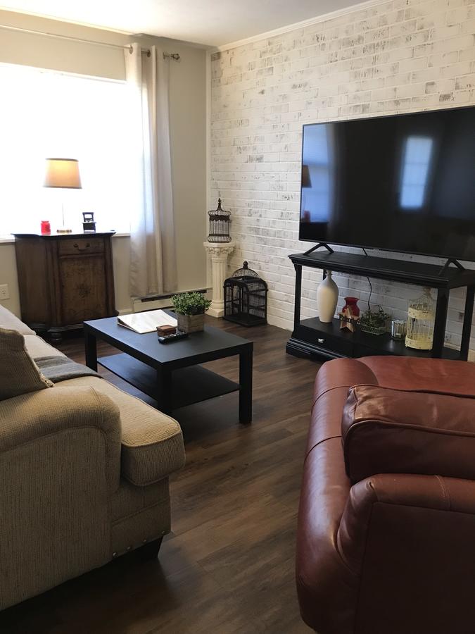 Charming Duplex Nestled Near Historic Lebanon - thumb 4