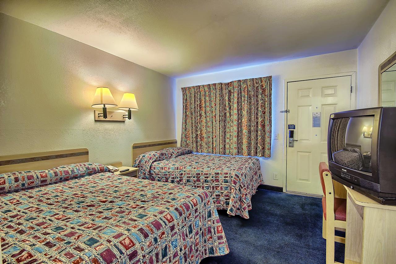 Rodeway Inn Columbus - thumb 10