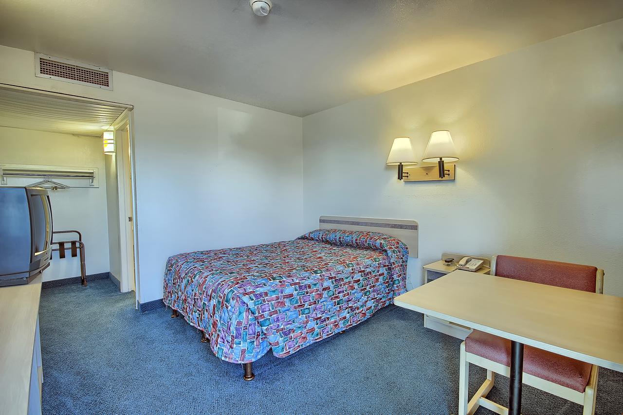 Rodeway Inn Columbus - thumb 18