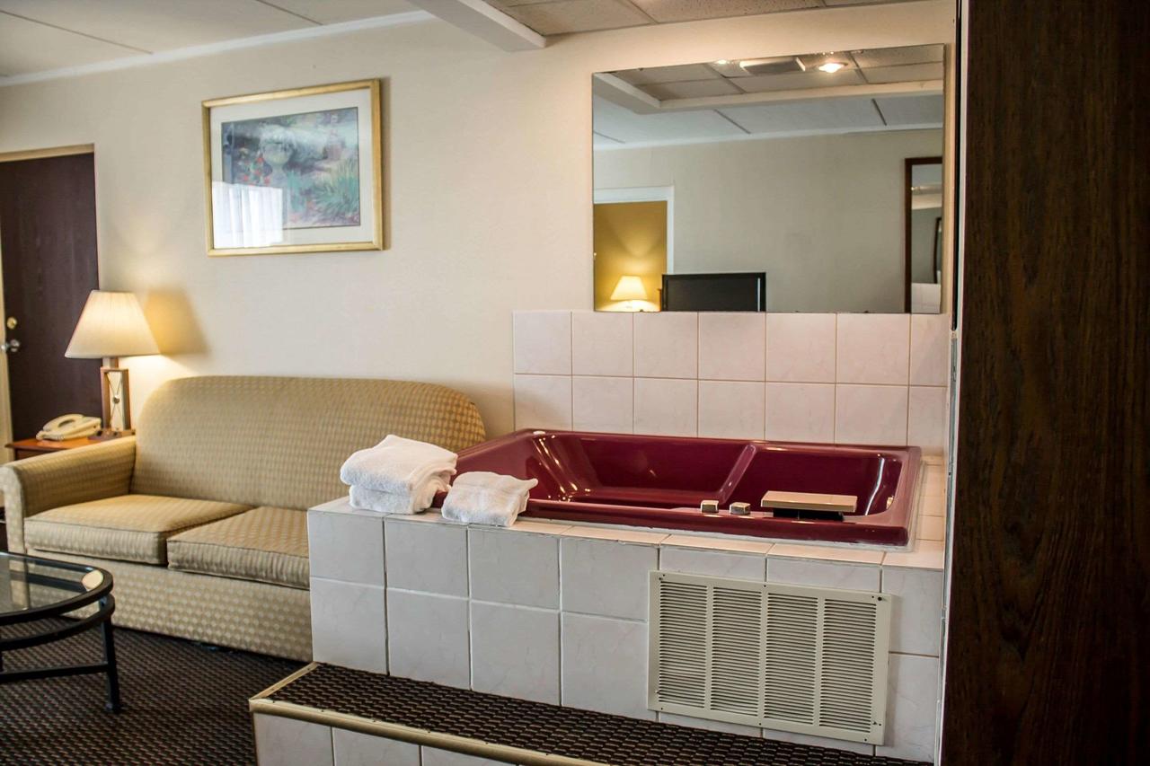 Quality Inn & Suites North - thumb 12