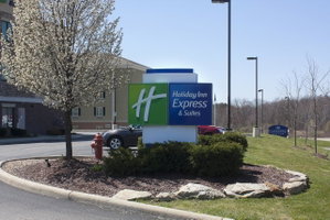 Holiday Inn Express & Suites Youngstown West I 80