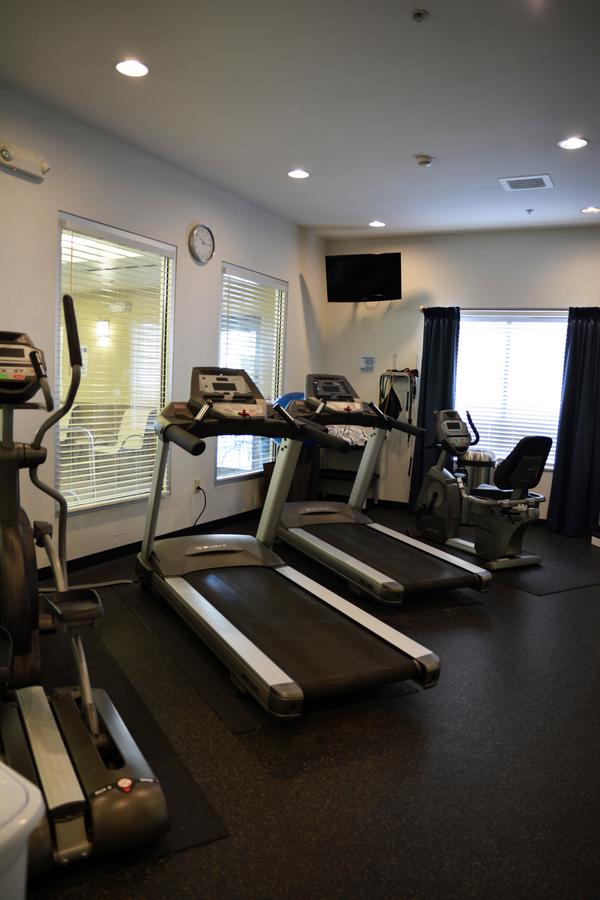 Holiday Inn Express & Suites Youngstown West I 80 - thumb 1