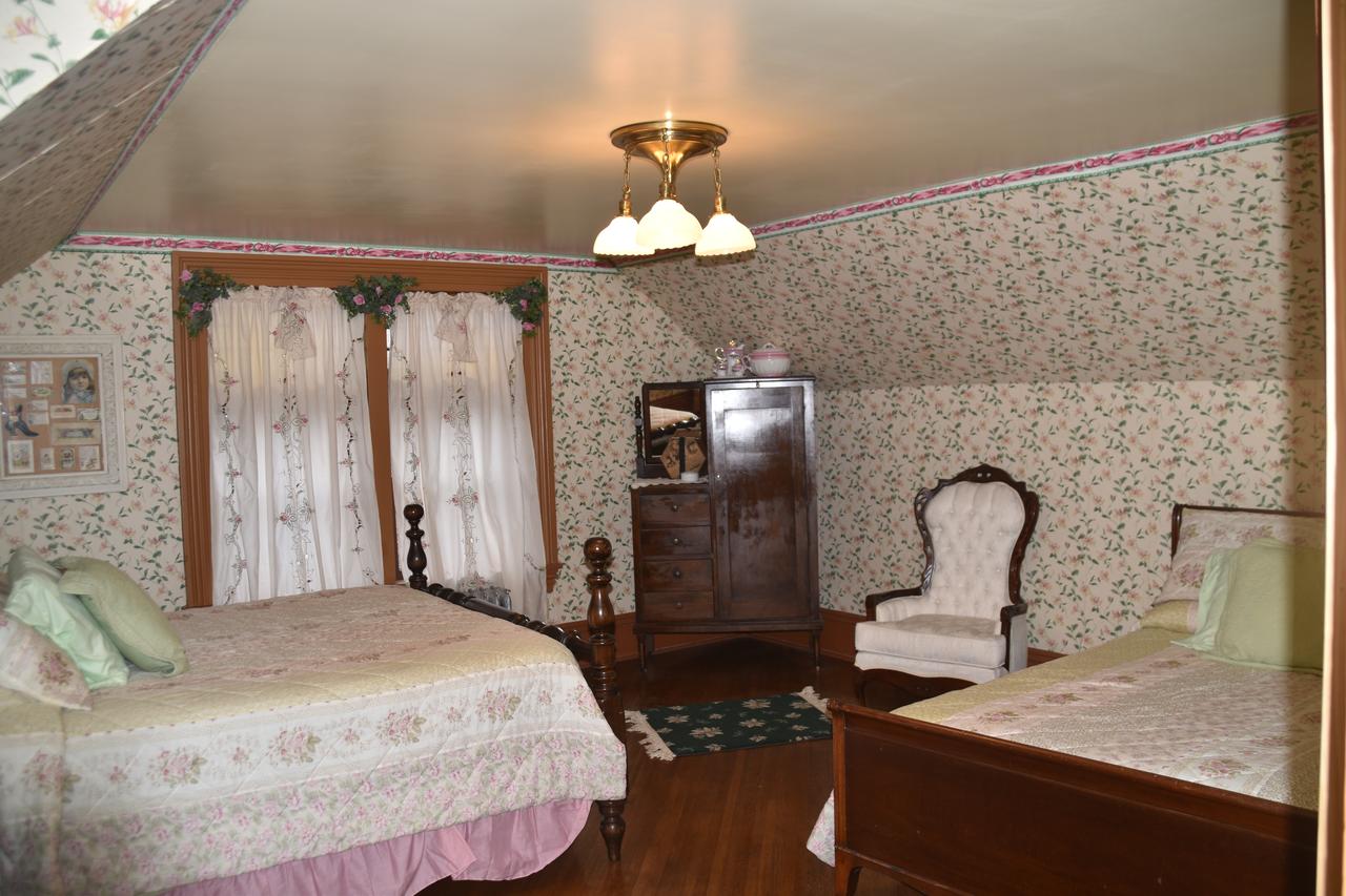 Charles Nelson Schmick House - thumb 12