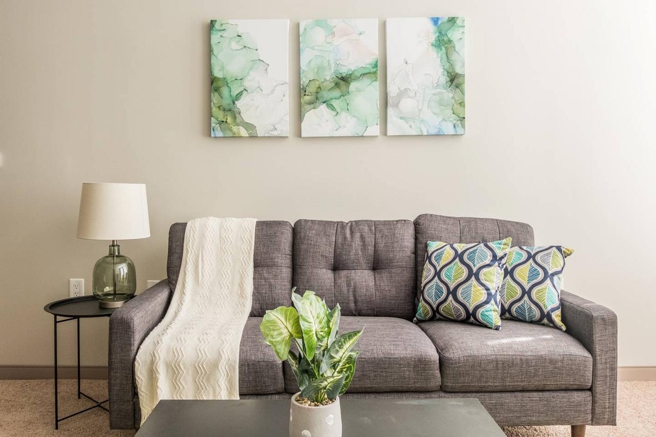 Hottest Spot @ The Commons - 2br + Gym Near Dining - thumb 15