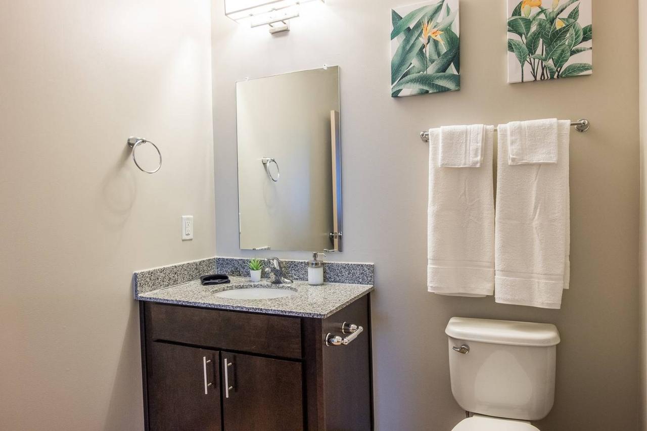 Hottest Spot @ The Commons - 2br + Gym Near Dining - thumb 4