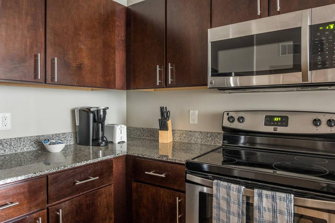 Hottest Spot @ The Commons - 2br + Gym Near Dining - thumb 10