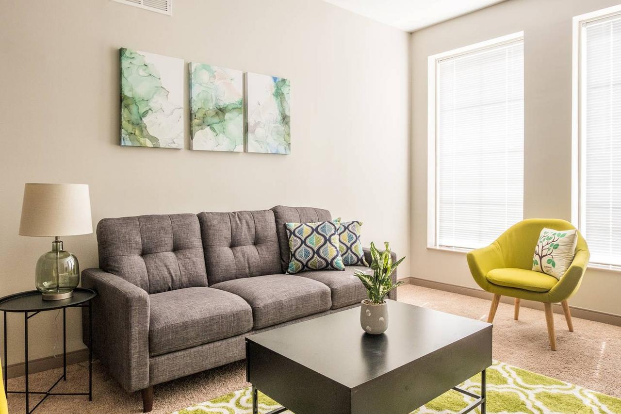 Hottest Spot @ The Commons - 2br + Gym Near Dining - thumb 7