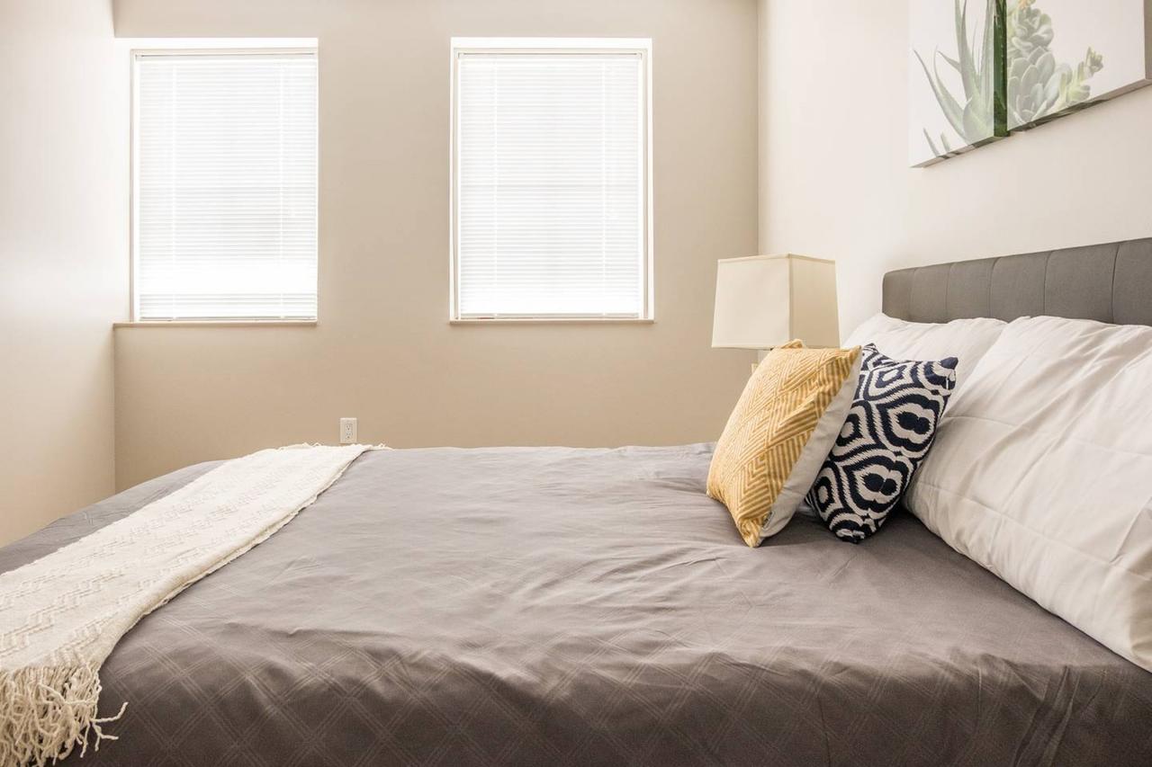 Hottest Spot @ The Commons - 2br + Gym Near Dining - thumb 16