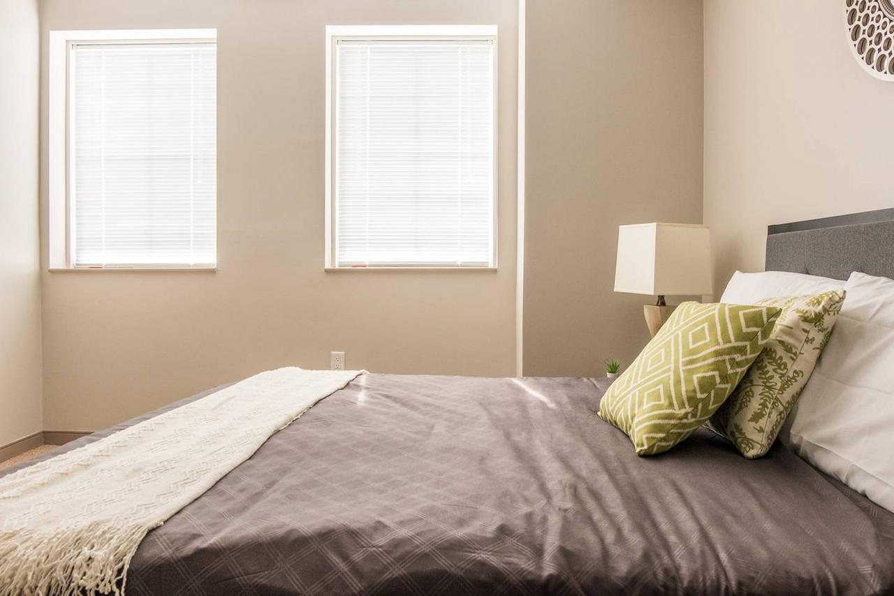 Hottest Spot @ The Commons - 2br + Gym Near Dining - thumb 6