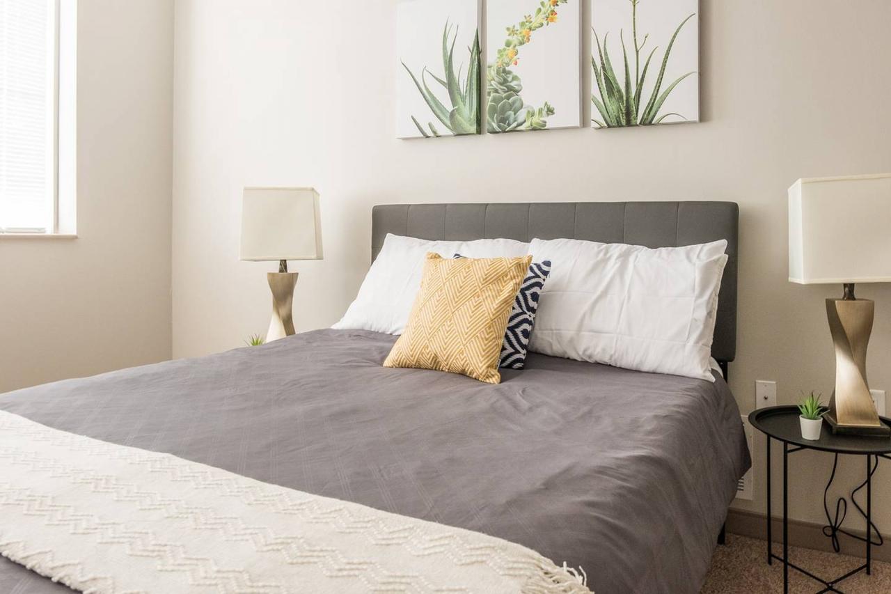Hottest Spot @ The Commons - 2br + Gym Near Dining - thumb 2