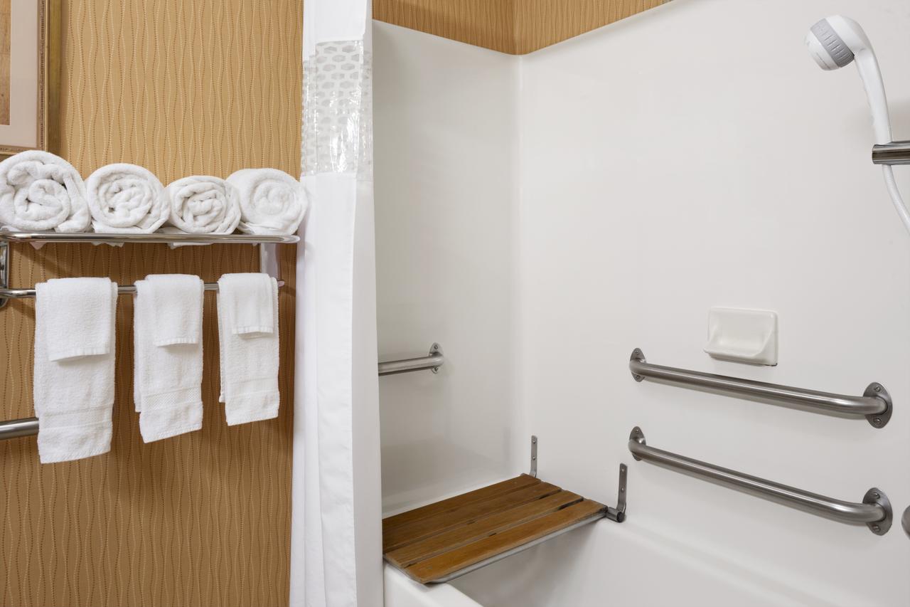 Hampton Inn Findlay - thumb 1