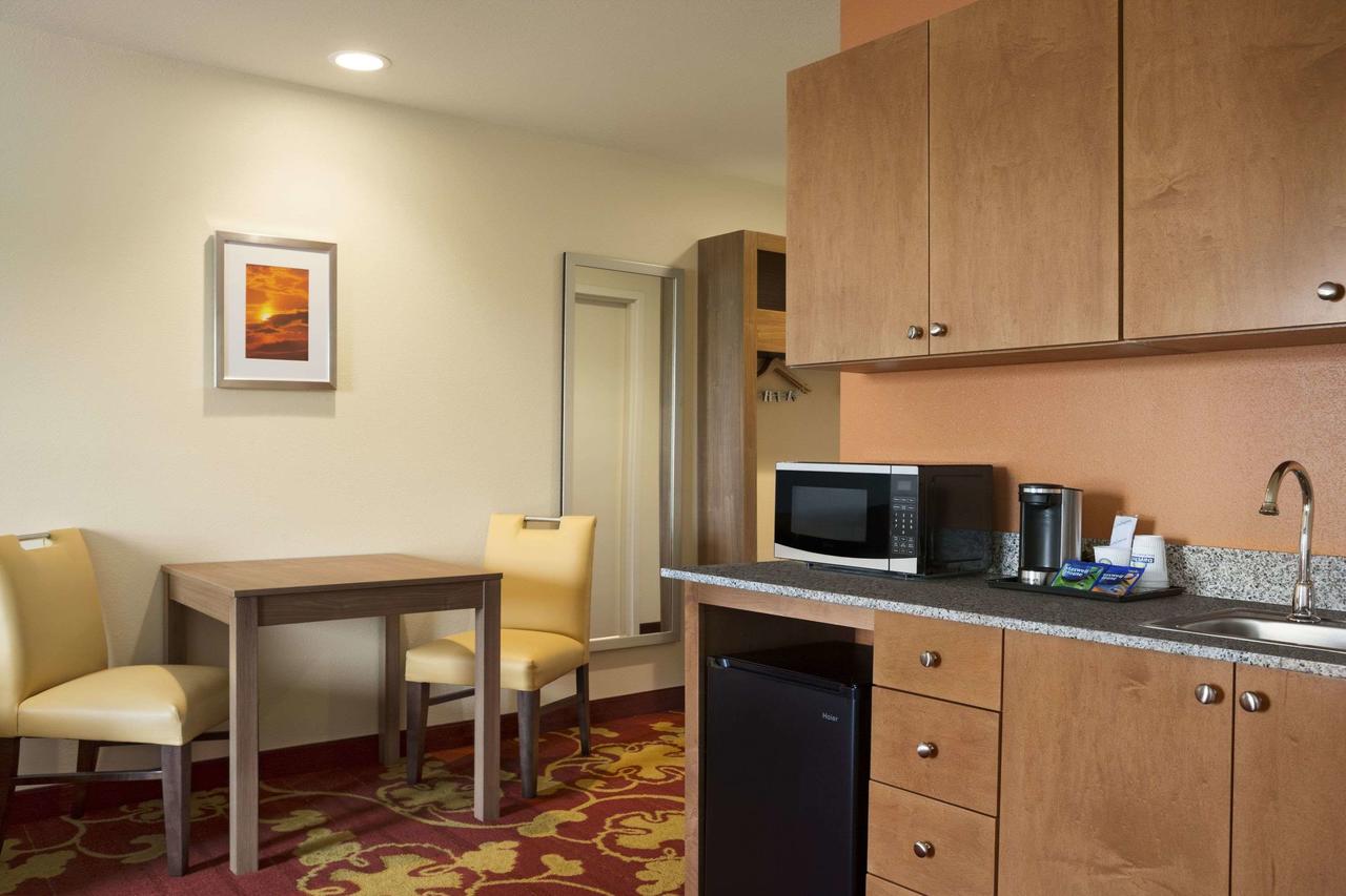 Days Inn & Suites By Wyndham Belmont - thumb 40