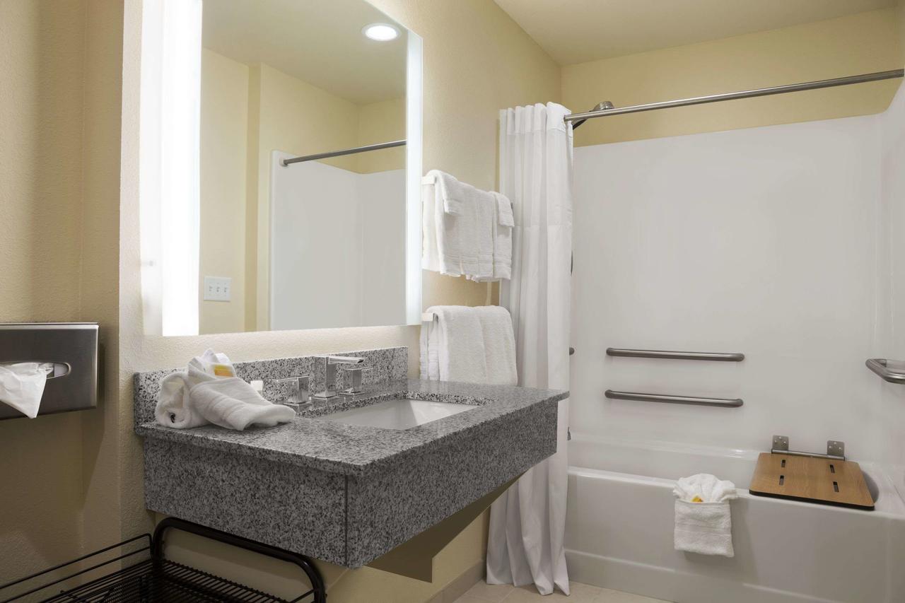 Days Inn & Suites By Wyndham Belmont - thumb 33