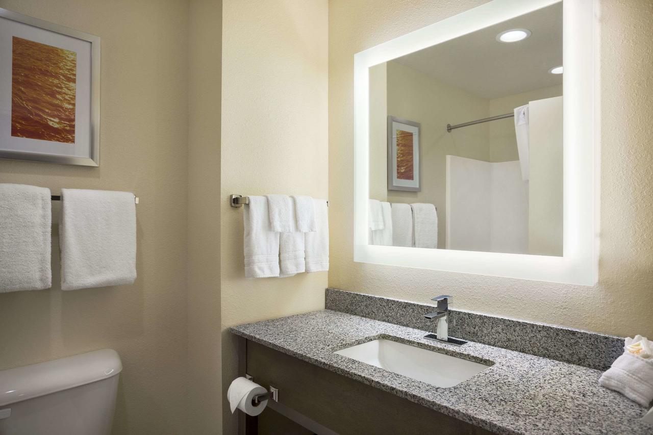 Days Inn & Suites By Wyndham Belmont - thumb 41