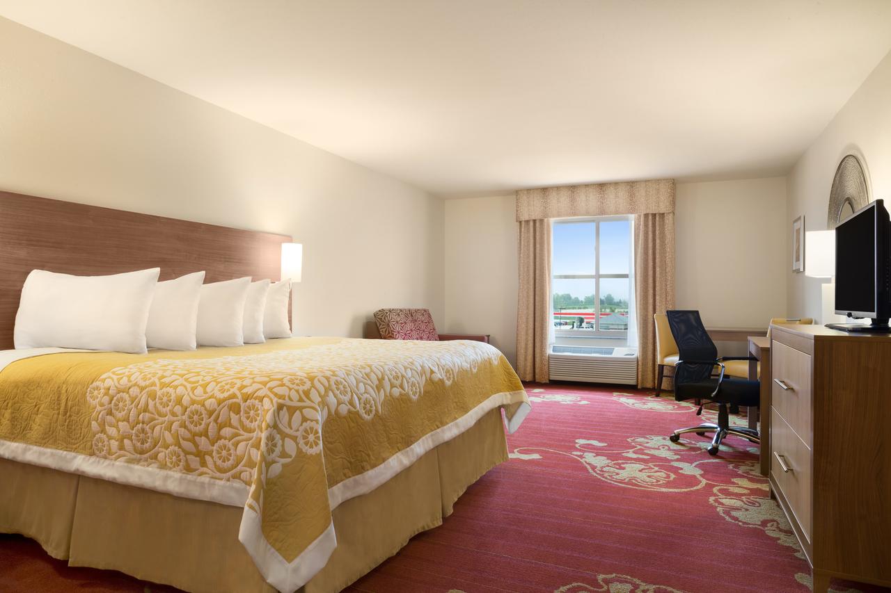 Days Inn & Suites By Wyndham Belmont - thumb 9