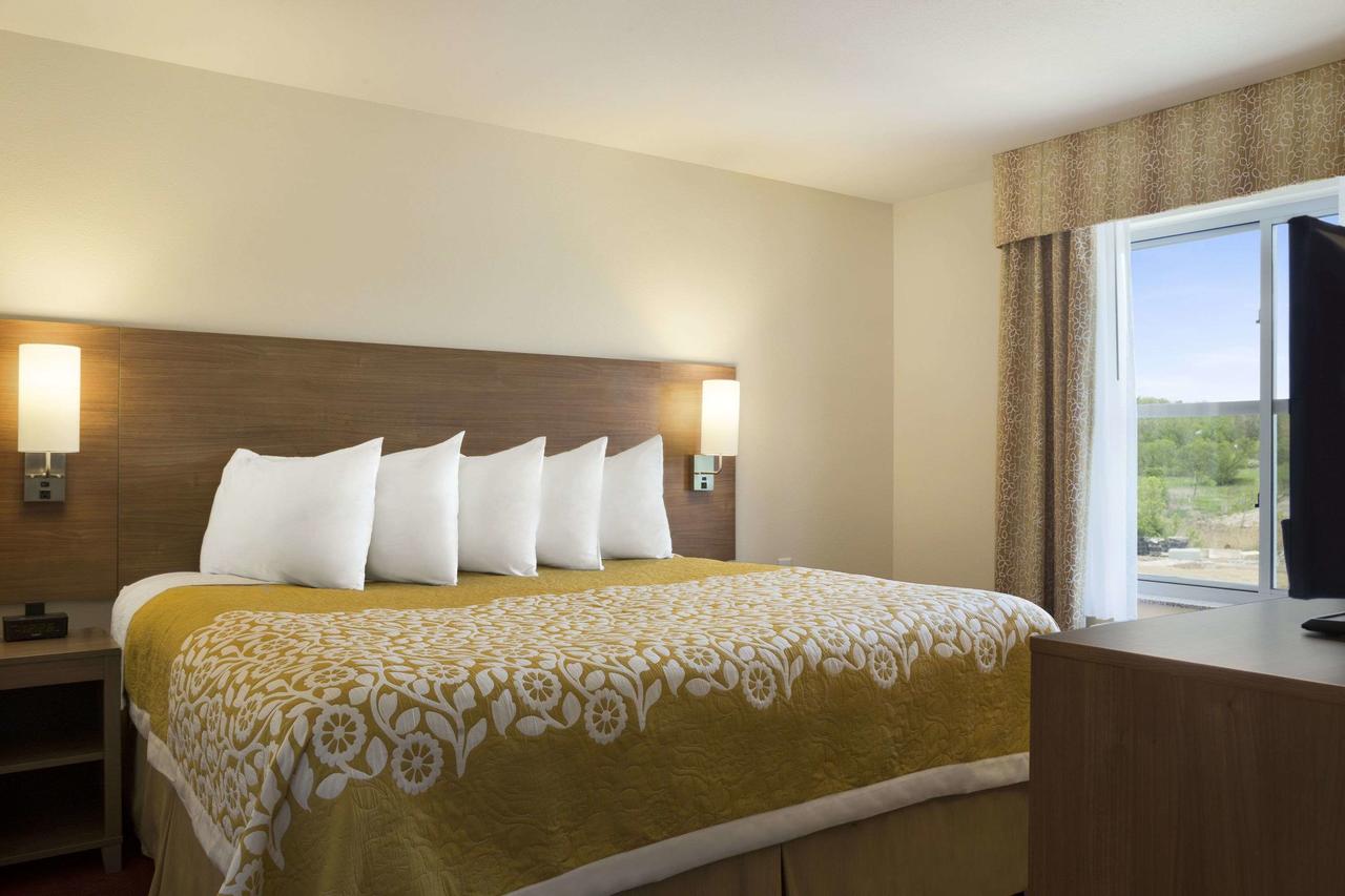 Days Inn & Suites By Wyndham Belmont - thumb 28