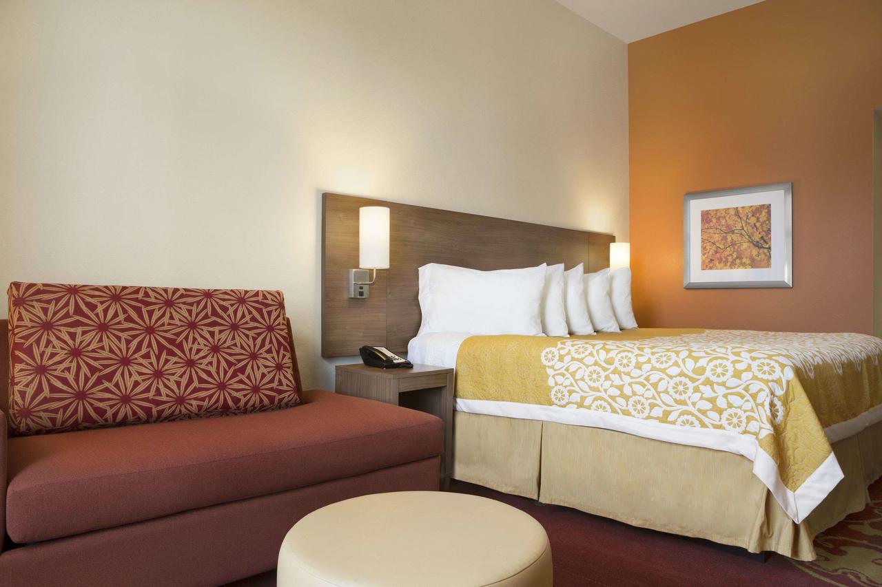 Days Inn & Suites By Wyndham Belmont - thumb 43
