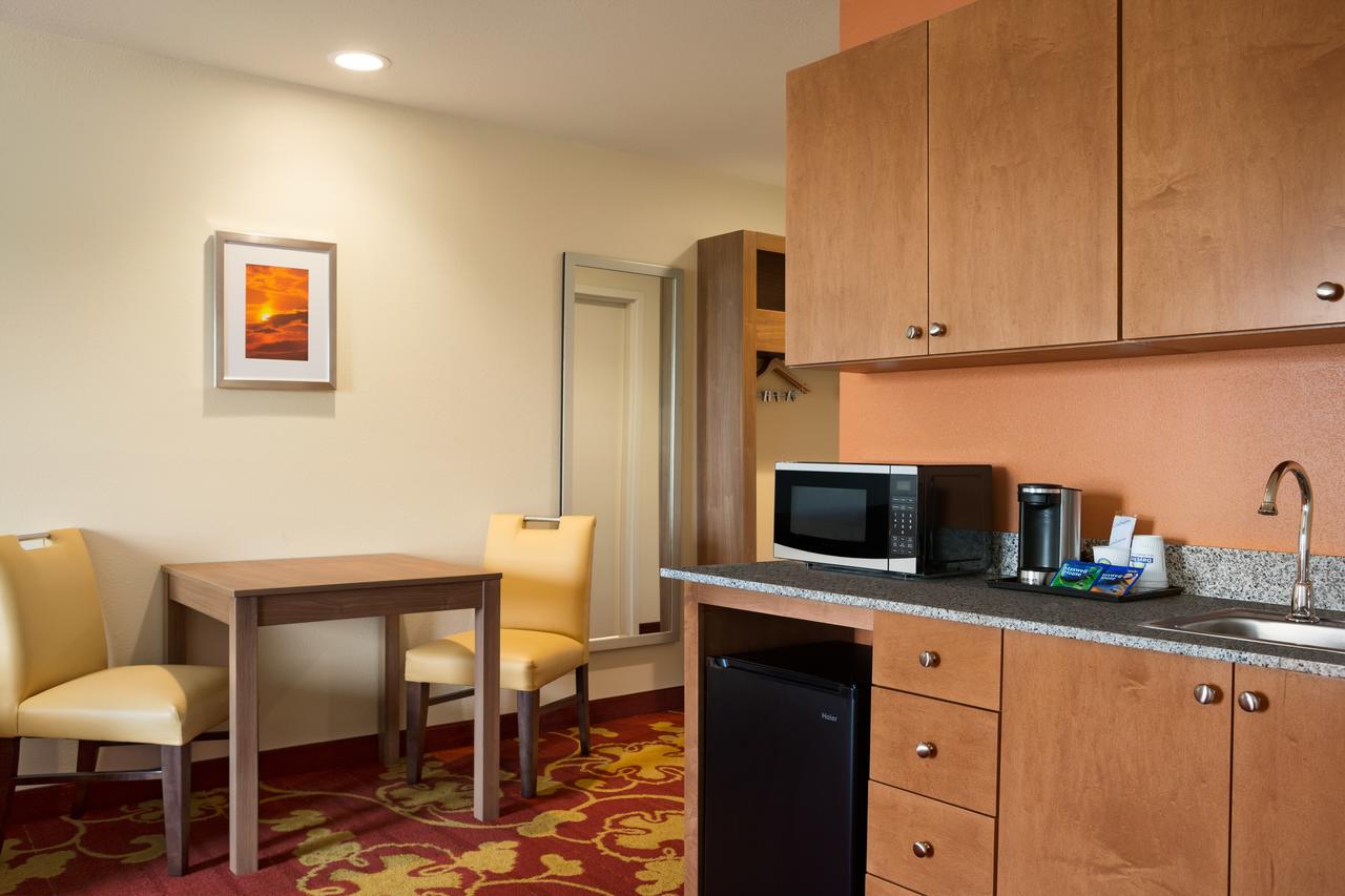 Days Inn & Suites By Wyndham Belmont - thumb 23