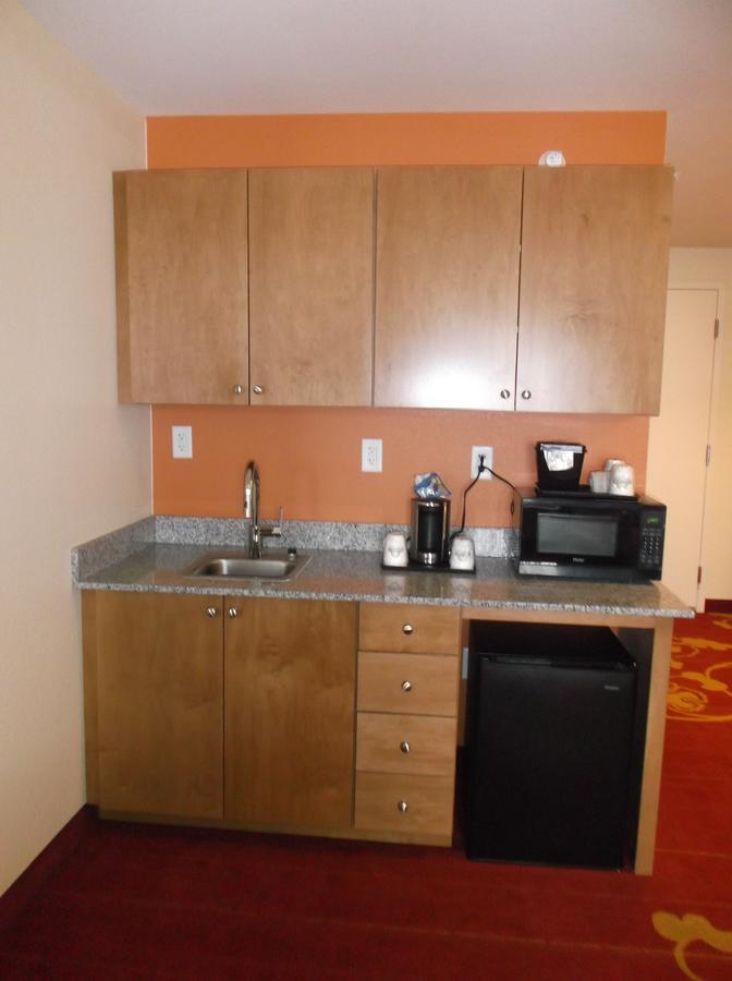 Days Inn & Suites By Wyndham Belmont - thumb 2