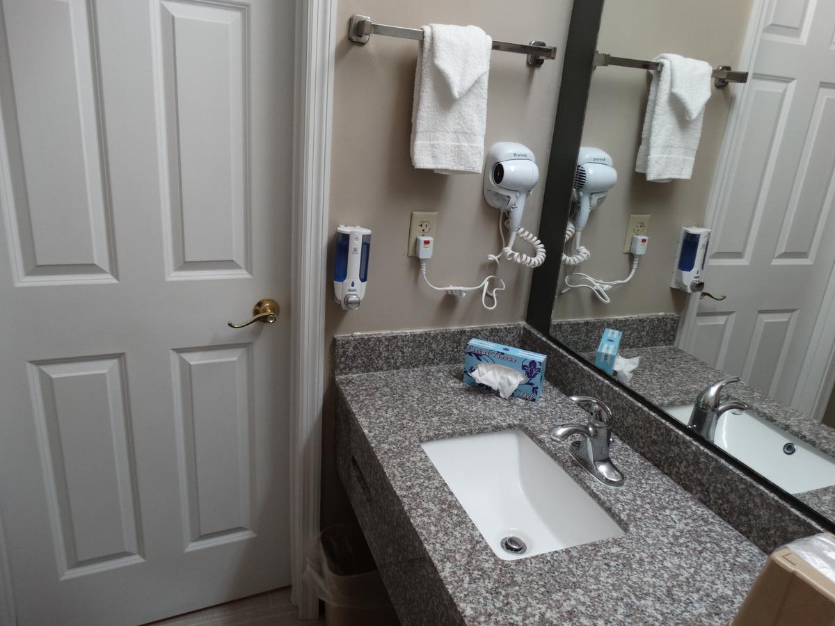 Deerfield Inn - thumb 6