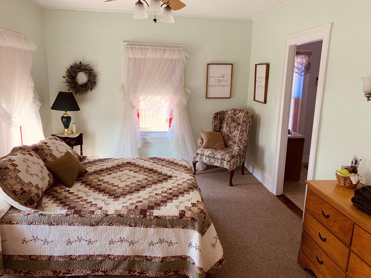 Centennial Inn Bed & Breakfast - thumb 9
