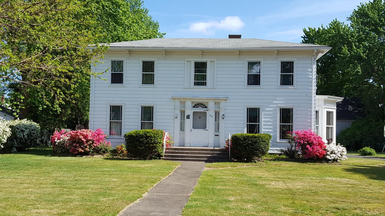 Centennial Inn Bed & Breakfast - thumb 1