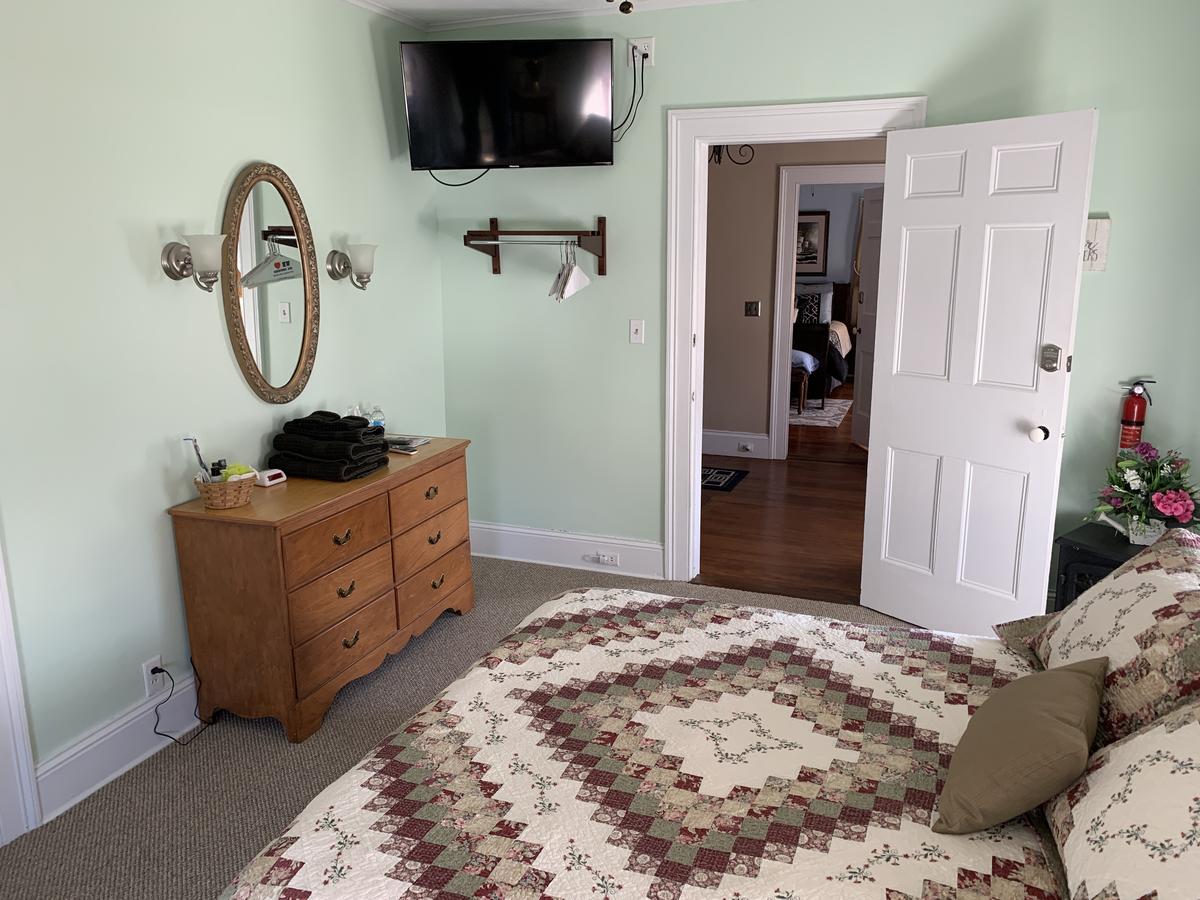 Centennial Inn Bed & Breakfast - thumb 12