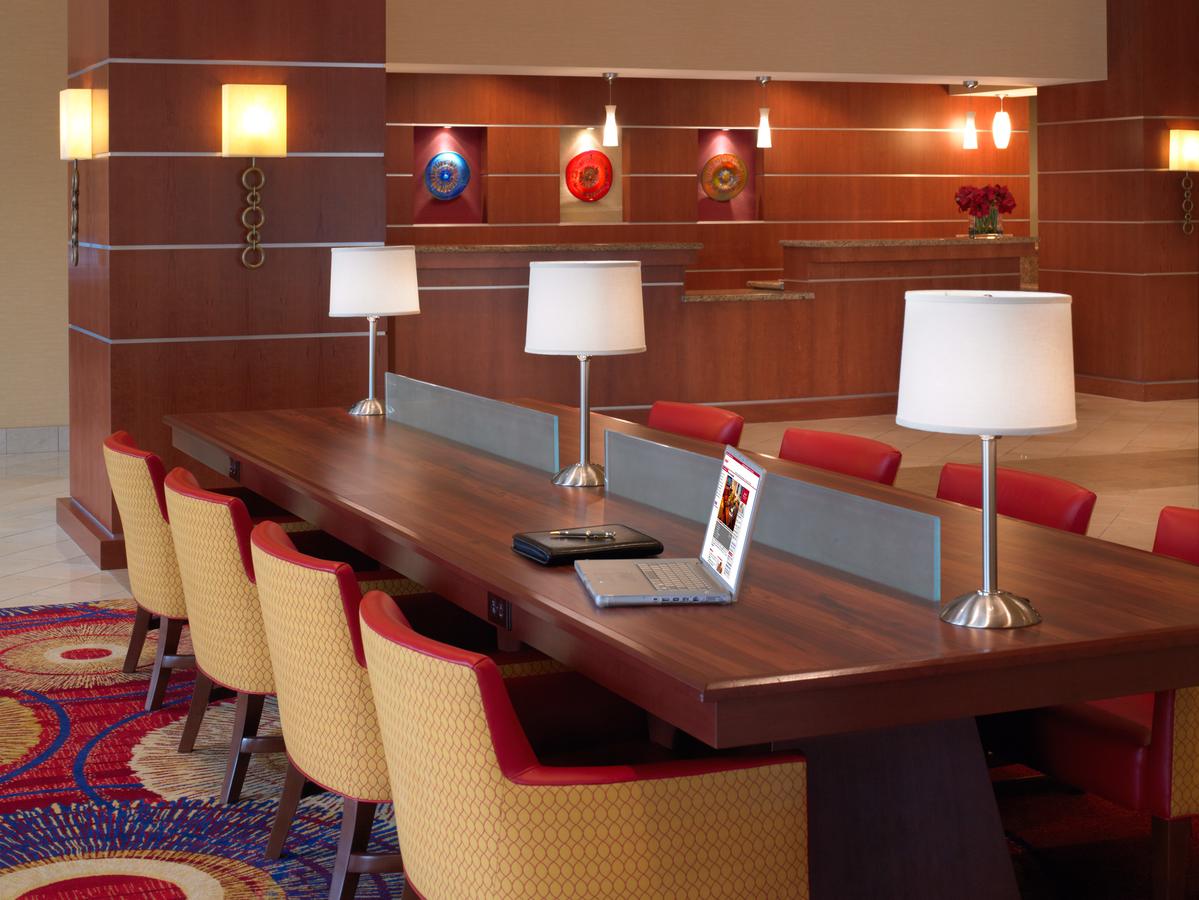 Cleveland Airport Marriott - thumb 4