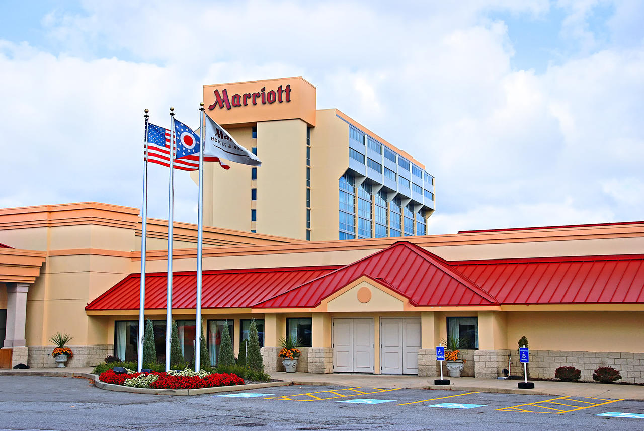 Cleveland Airport Marriott - thumb 2