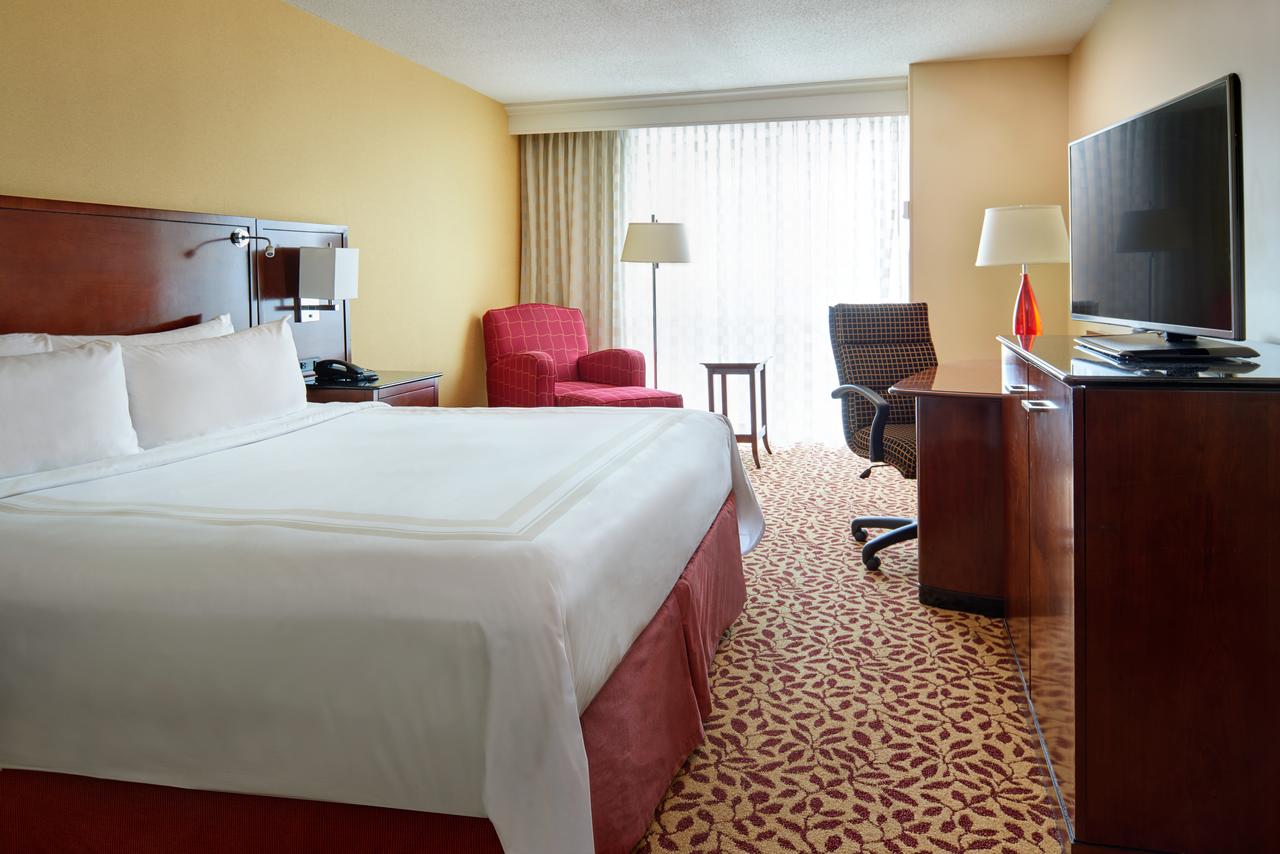 Cleveland Airport Marriott - thumb 11