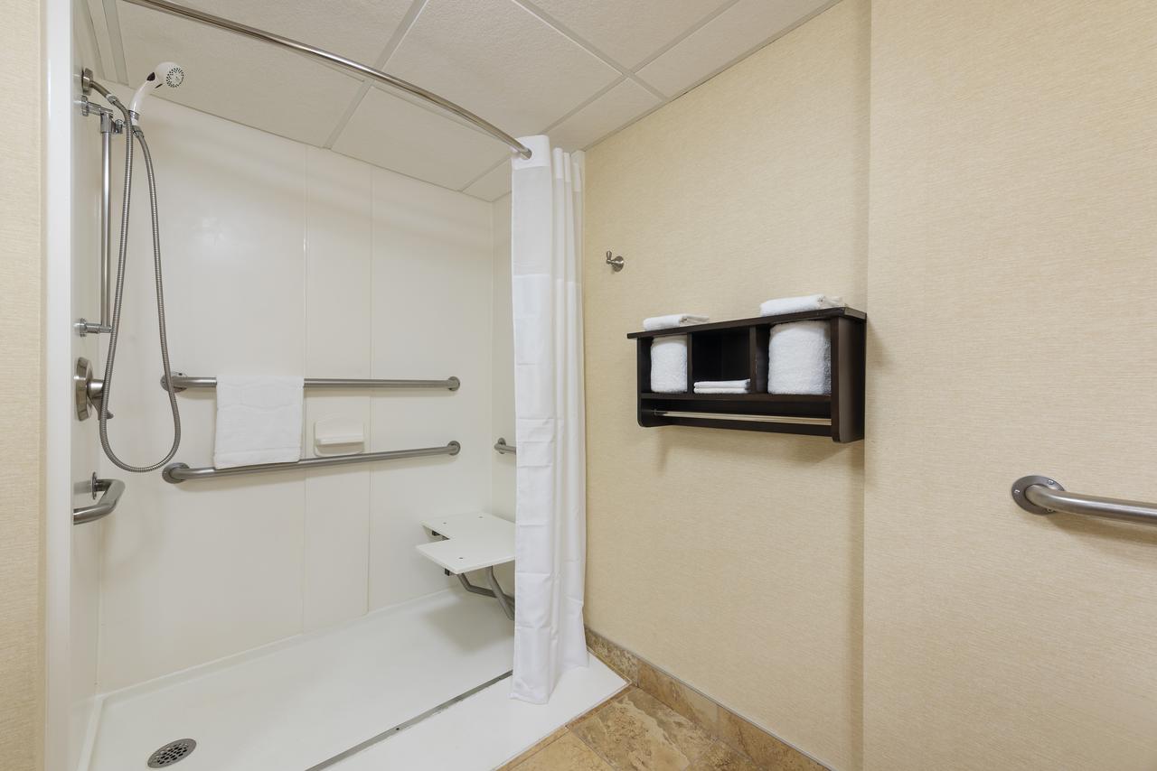 Hampton Inn & Suites Cleveland-Airport/Middleburg Heights - thumb 10