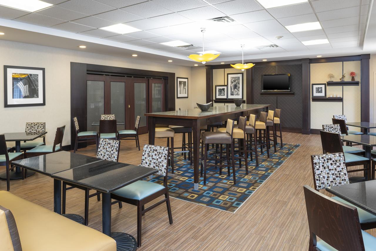 Hampton Inn & Suites Cleveland-Airport/Middleburg Heights - thumb 23