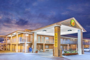 Super 8 By Wyndham Millbury/Toledo