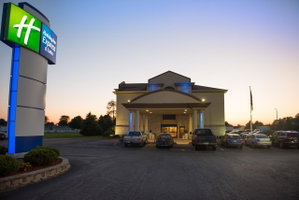 Holiday Inn Express Hotel & Suites Wauseon