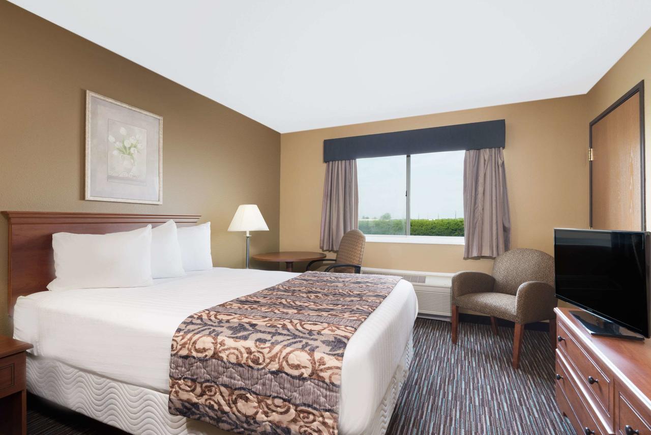 Baymont By Wyndham Columbus/Rickenbacker - thumb 2