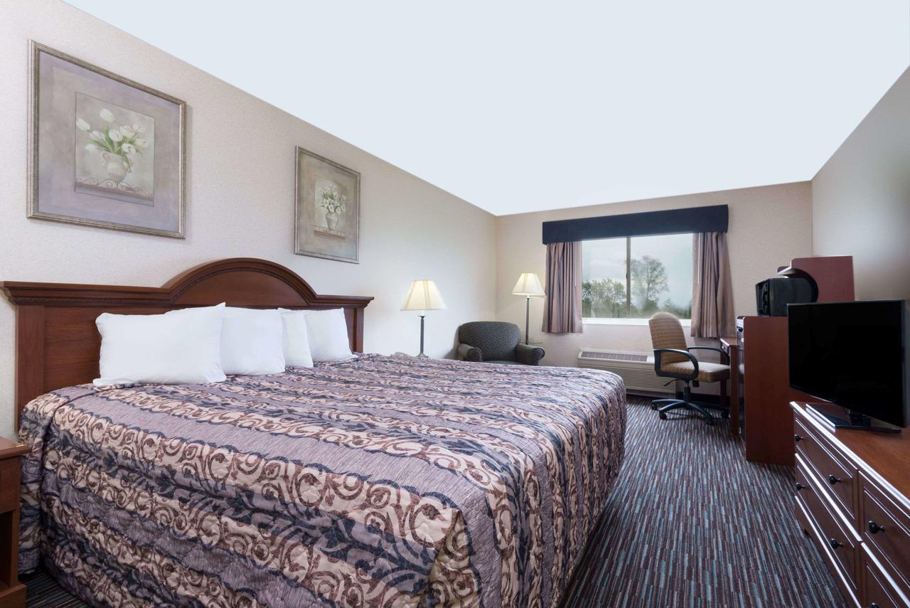Baymont By Wyndham Columbus/Rickenbacker - thumb 1