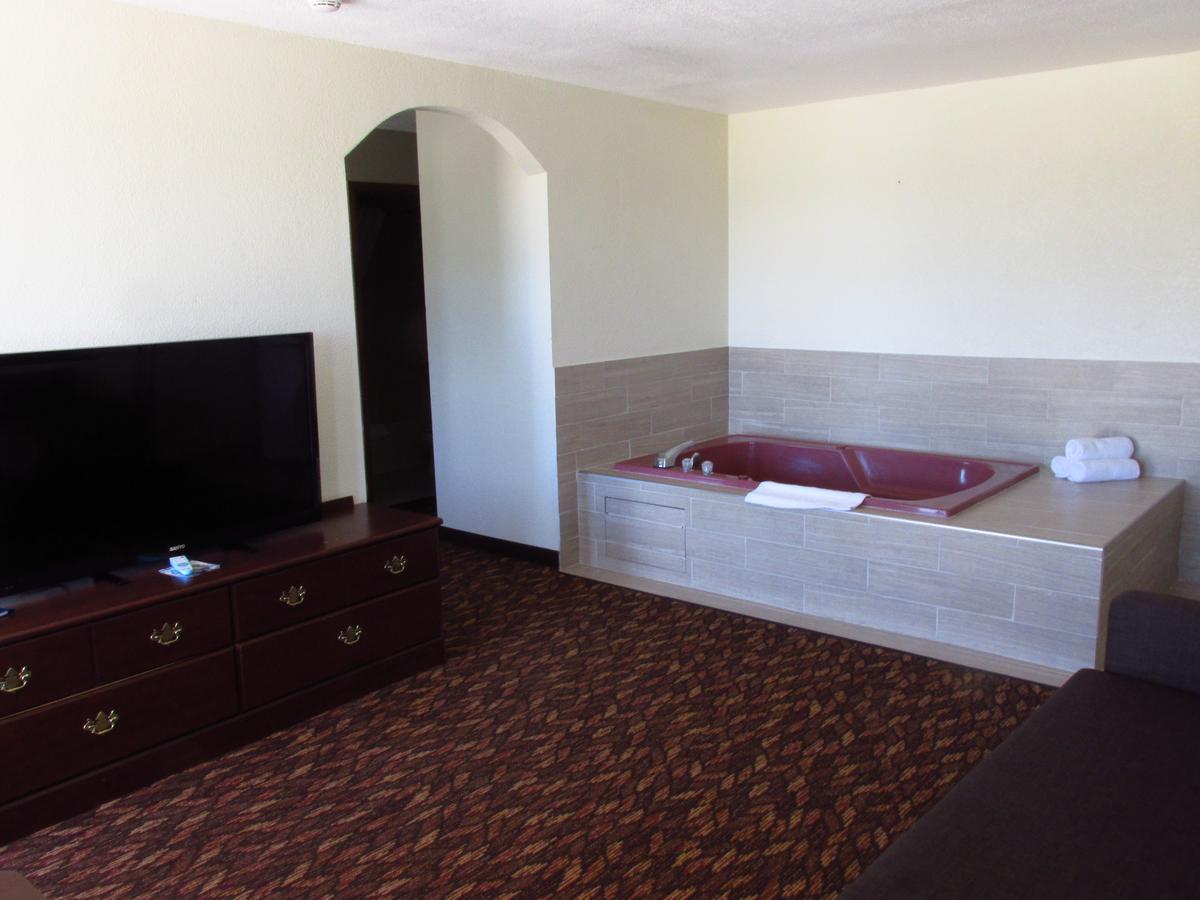 Americas Best Value Inn-Celina - thumb 20