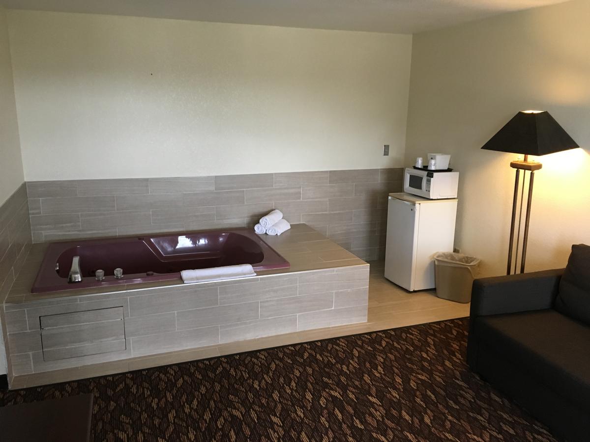 Americas Best Value Inn-Celina - thumb 11