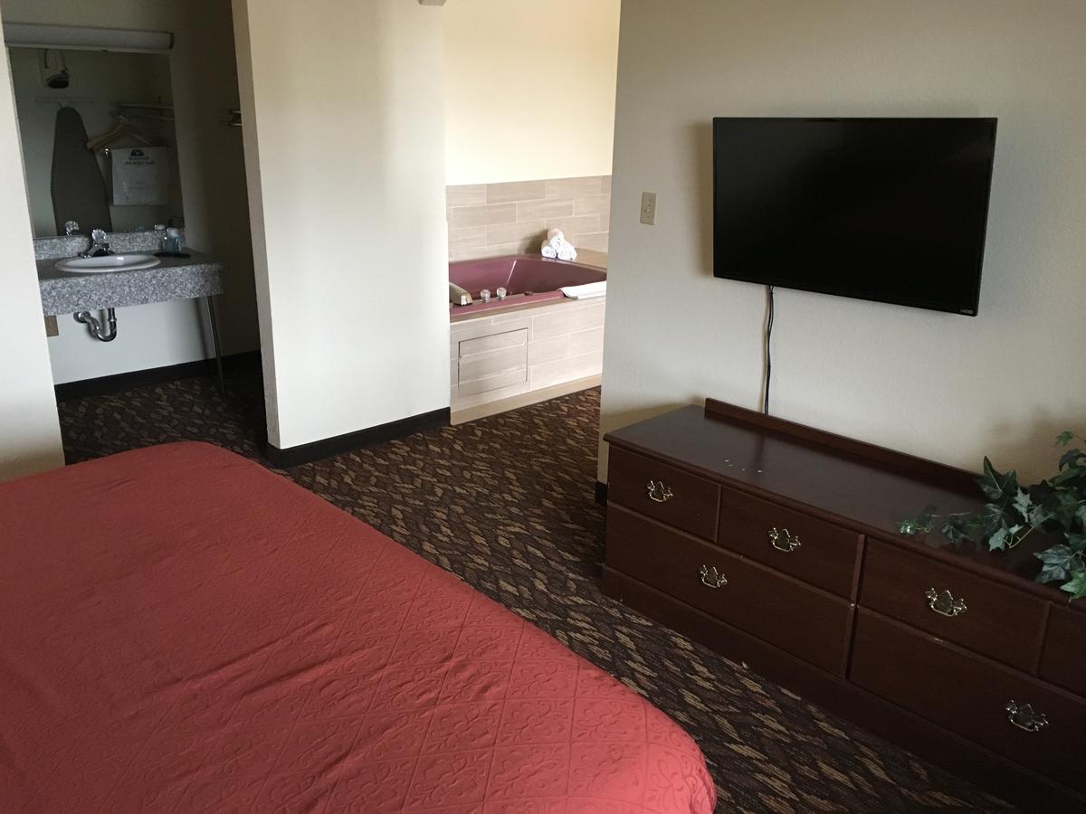 Americas Best Value Inn-Celina - thumb 7