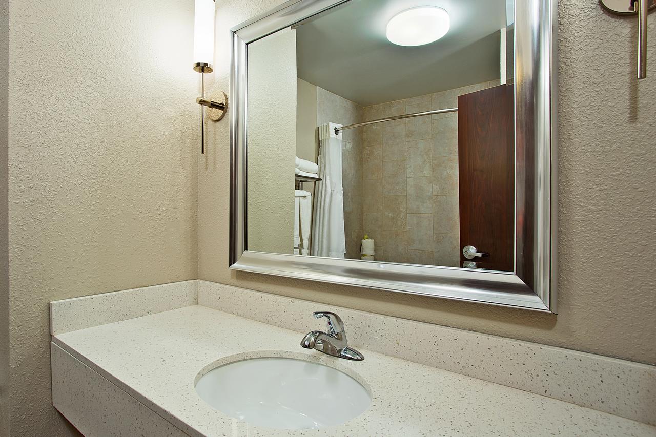 Holiday Inn Express & Suites Springfield - thumb 24