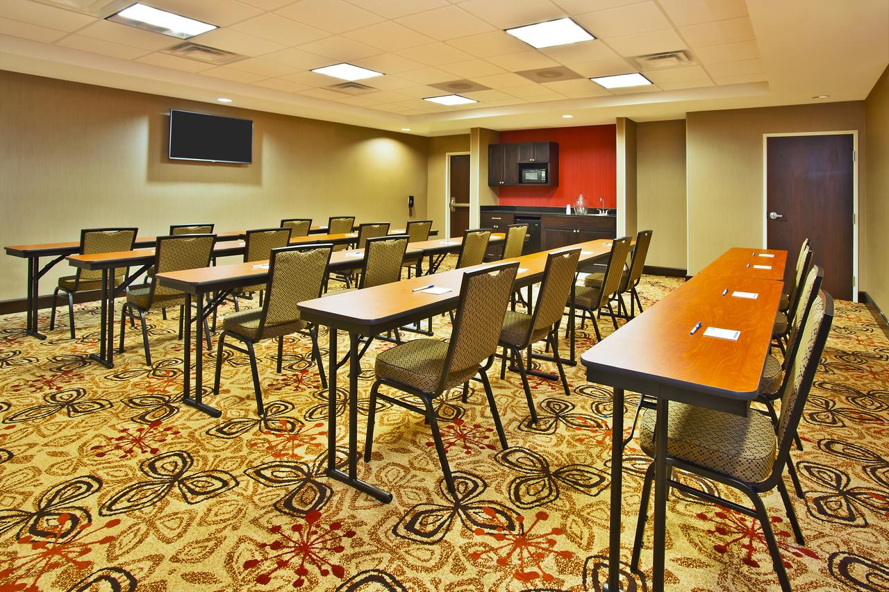 Holiday Inn Express & Suites Springfield - thumb 25