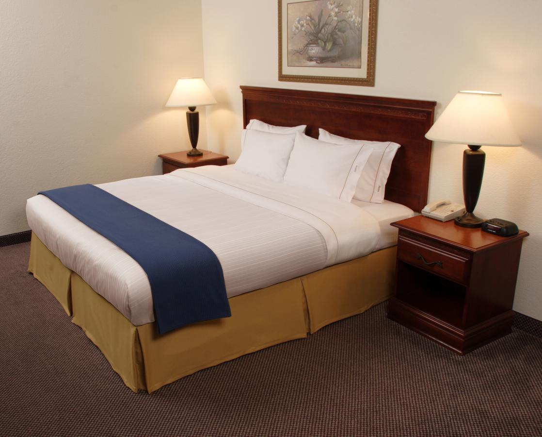 Holiday Inn Express & Suites Springfield - thumb 3